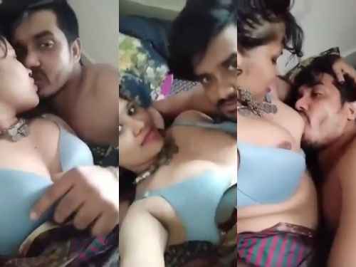 Pati Ne Biwi Ke Chunchiyon Ko Chuste Chuste Daant Kaata