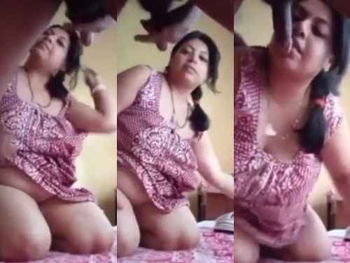 Bengali aunty bete ka lund chus rahi hai