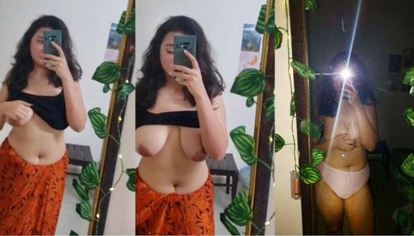 Beautiful Indian Girlfriend Showing Boobs