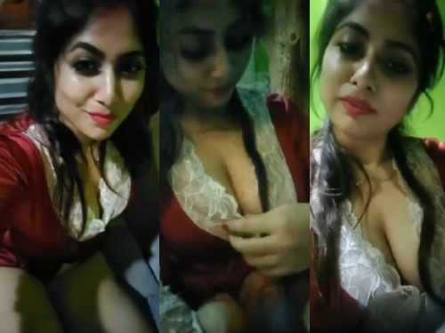 Tango bengali bhabhi Sweety showing breasts